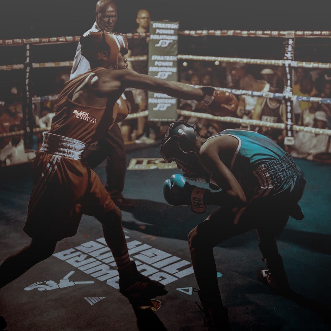 ⎯⎯❝ Están sentados aquí arriba, todos cómodos. Deben sentirse bien. Mientras tanto, hay cerca de dos mil millones de personas en todo el mundo que se parecen a nosotros, pero sus vidas son mucho más difíciles. ❞ 

༒ 𝘐𝘮𝘳𝘦 𝘈𝘭𝘮𝘢𝘴𝘴𝘺 ༒