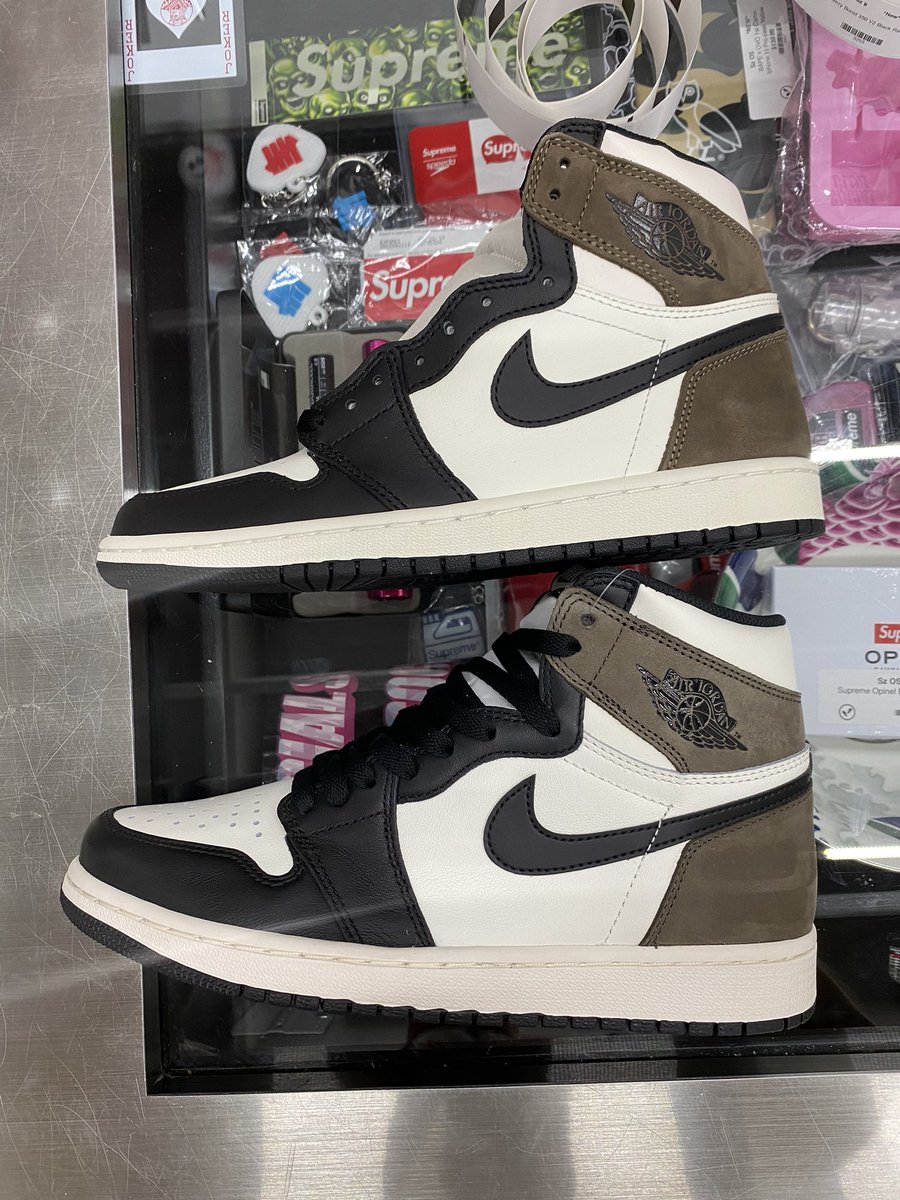 Top is what I received, bottom is a legit Mocha.