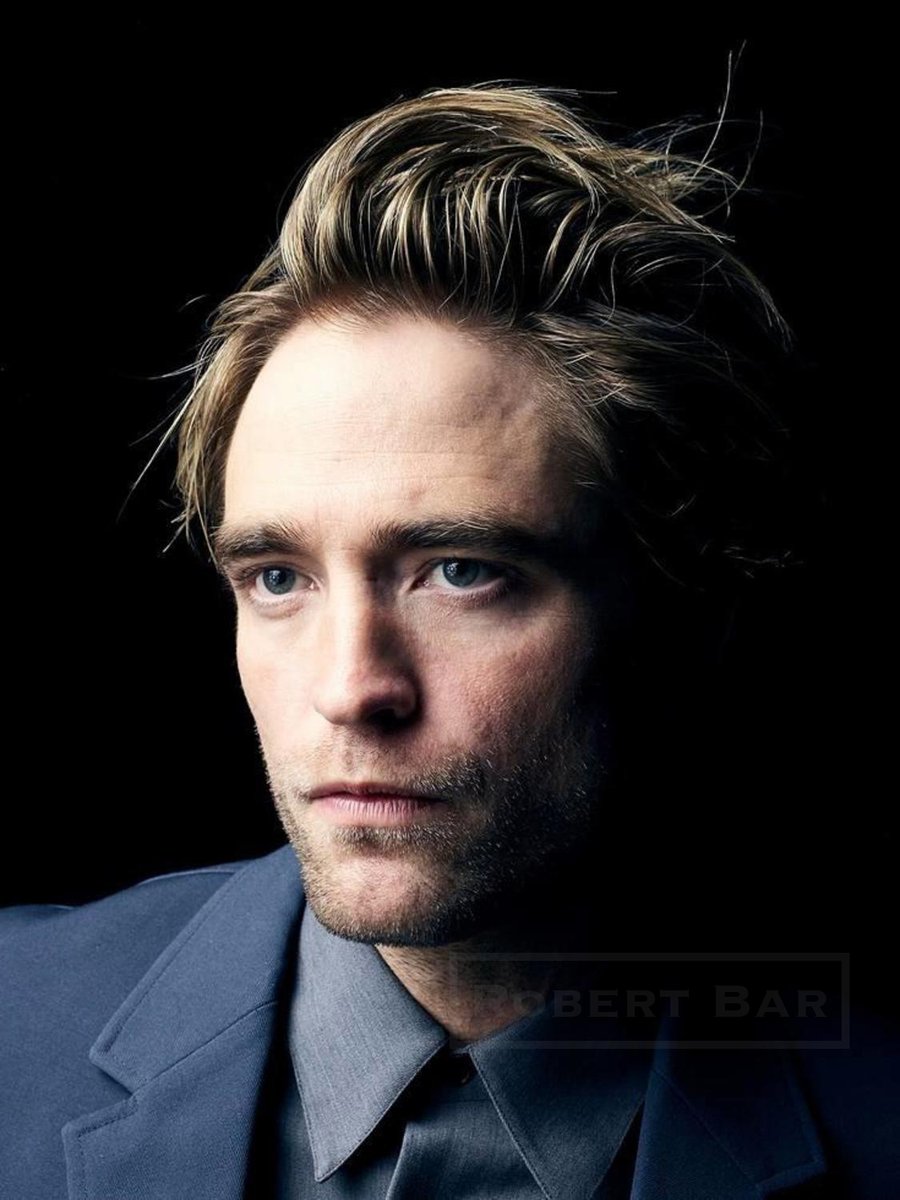 RPAustralia's tweet photo. 📸𝐎𝐔𝐓𝐓𝐀𝐊𝐄𝐒:  15 New Photos of Robert Pattinson Actors on Actors 2019 (thx .@angel_wang_)

https://t.co/19v1wzq8pG https://t.co/VC6uEh4nCs