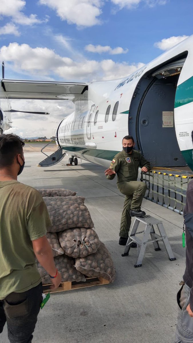 JUANCAELBROKY's tweet photo. Las ayudas humanitarias para Chocó fueron enviadas, gracias a la solidaridad de l@s colombiab@s y al apoyo de #ChocoTeNecesita Frijol de Cajamarca, papa de Boyacá y panela de Moniquirá.
Gracias @camiloprietoval @mambientalistac https://t.co/DULHDU6pcJ