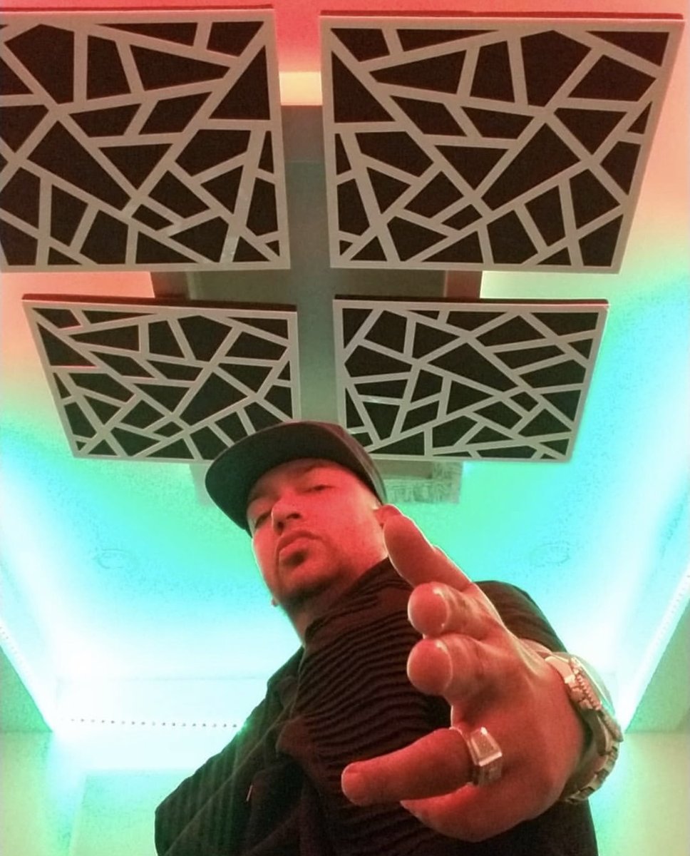 manleylabs's tweet photo. El Que Nace Con Musica Siempre tendra El Conocimiento de Seguir Creando Clasicos 🧠✍🏽🎧
Repost 👉 @GueloSuperStar
#NewMusic #Pasto2020 #ElConcilioMusical #ManleySilver #LaPeliculaViviente
📸 https://t.co/VbWL9As26M https://t.co/aS1w0qys51