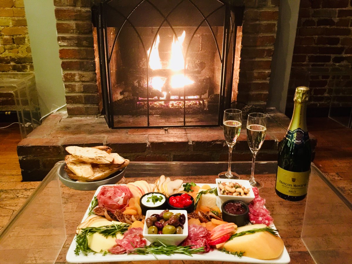 ✨ Celebrate New Year’s Eve at home in style, with Sonoma’s Gourmet Cheese &amp; Charcuterie Boards to go! ✨
.
Add on Specialty Cocktails &amp; 50% off Wines 🍾
Pickup available Wed 12/30 or Thu 12/31 
.
Order Now! exploretock.com/sonoma/experie…
.
@ramwdc @thehillishome @capitolhillbid