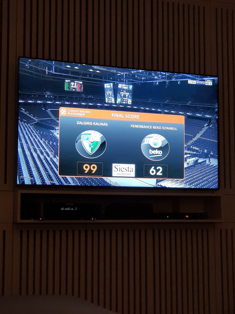 Herkes kötü, bi alikoc iyi, bi alikoc seviyor, bi alikoc uzuluyor, bi alikoc tertemiz, saf, iyi niyetli.. bi alikoc buyuk Fenerbahceli.. iyi uykular Fenerbahceliler...