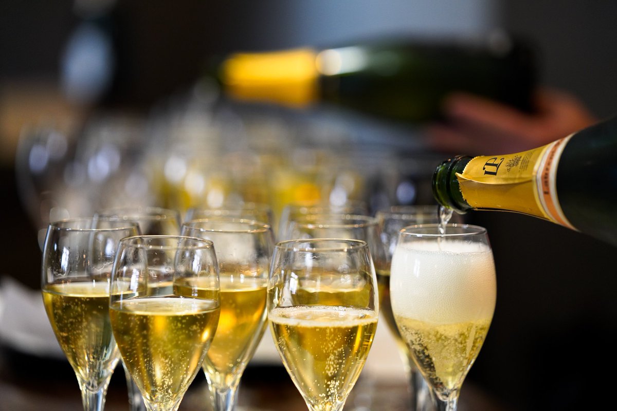 OldCustomHouse's tweet image. Here for a good time, not for a long time. Order from our Casa Martinez wine cellar now to avoid missing out on some of our fabulous wines. 

Link for our online shop can be found in our bio.

#wineboxes #wine #champagne #hampers #onlineshop