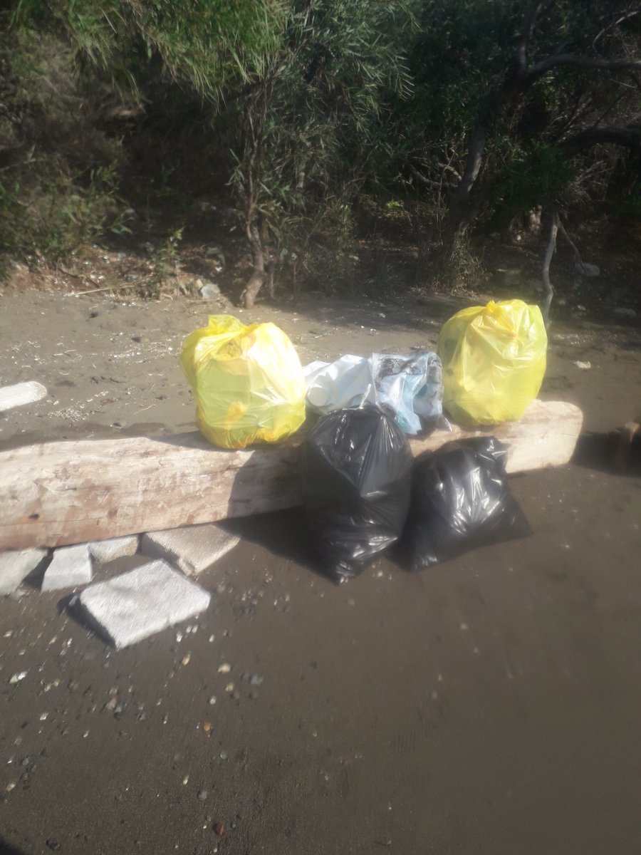 SharonBozkurt's tweet photo. Another #beachclean up. 4 bags of #plasticpollution &amp; a lilo from the #seabed

#sustainable #bethechange #ClimateChange2020 #TakeAction #plasticpollution #singleuseplastic #marmaris #icmeler #mugla #Turkiye #oceans #marinelife #Ecosystem #environment #onelife  #sealife https://t.co/uePIBi0FCL