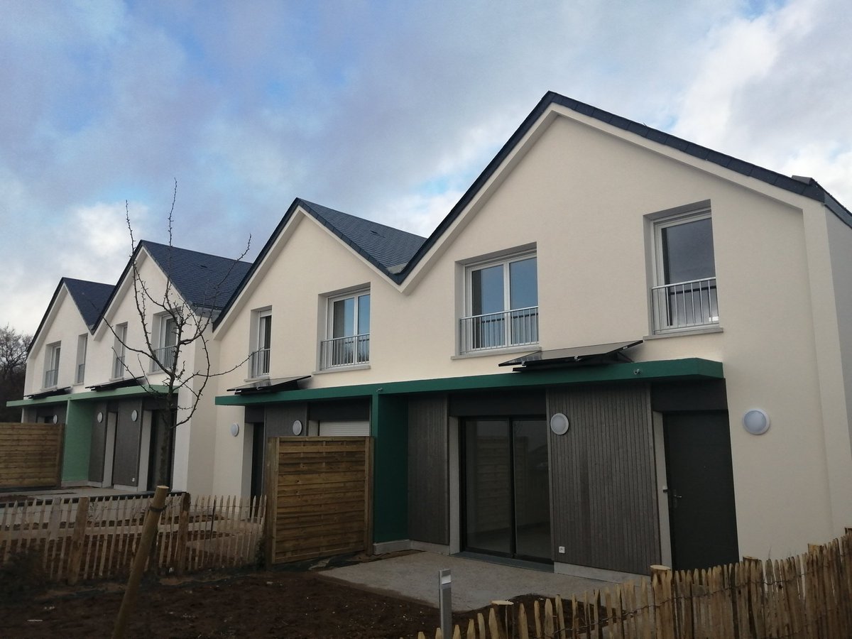 Espacil's tweet photo. [Visite inaugurale] 🏡À Gestel (56), en présence du maire et des locataires, les 5 #maisons #locatives de la résidence de Stangalen ont été inaugurées en comité restreint. https://t.co/m6WQzyU65P