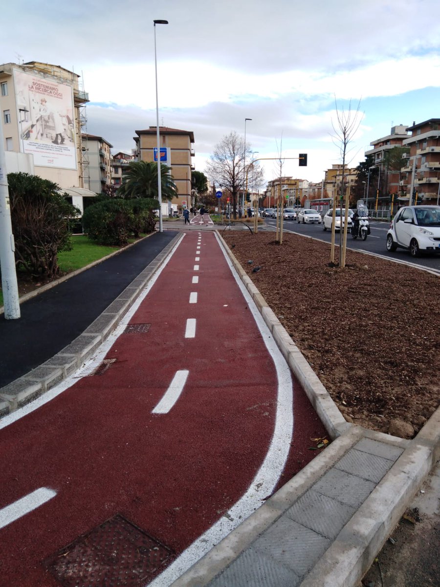 Ste_Giorgetti's tweet photo. Continua l'impegno per la #mobilitàdolce. Ecco la pista ciclabile di viale Talenti dopo i #lavori di manutenzione. E approvati i progetti per 2 nuovi percorsi dedicati in via Baracca-via Baracchini e via Signorelli  #bicipolitana. Qui ⬇️ le info https://t.co/r0rrlGNlb8 https://t.co/2BzRizJ2lv