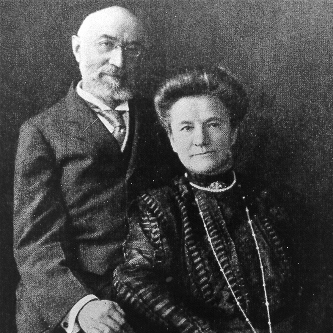 UberFacts's tweet photo. The founder of Macy's died on the Titanic after refusing to board a lifeboat while women and children were still on the ship. His wife refused to leave him, saying, "Where you go, I go"

They were last seen on the deck, holding arms https://t.co/5bKInegISS