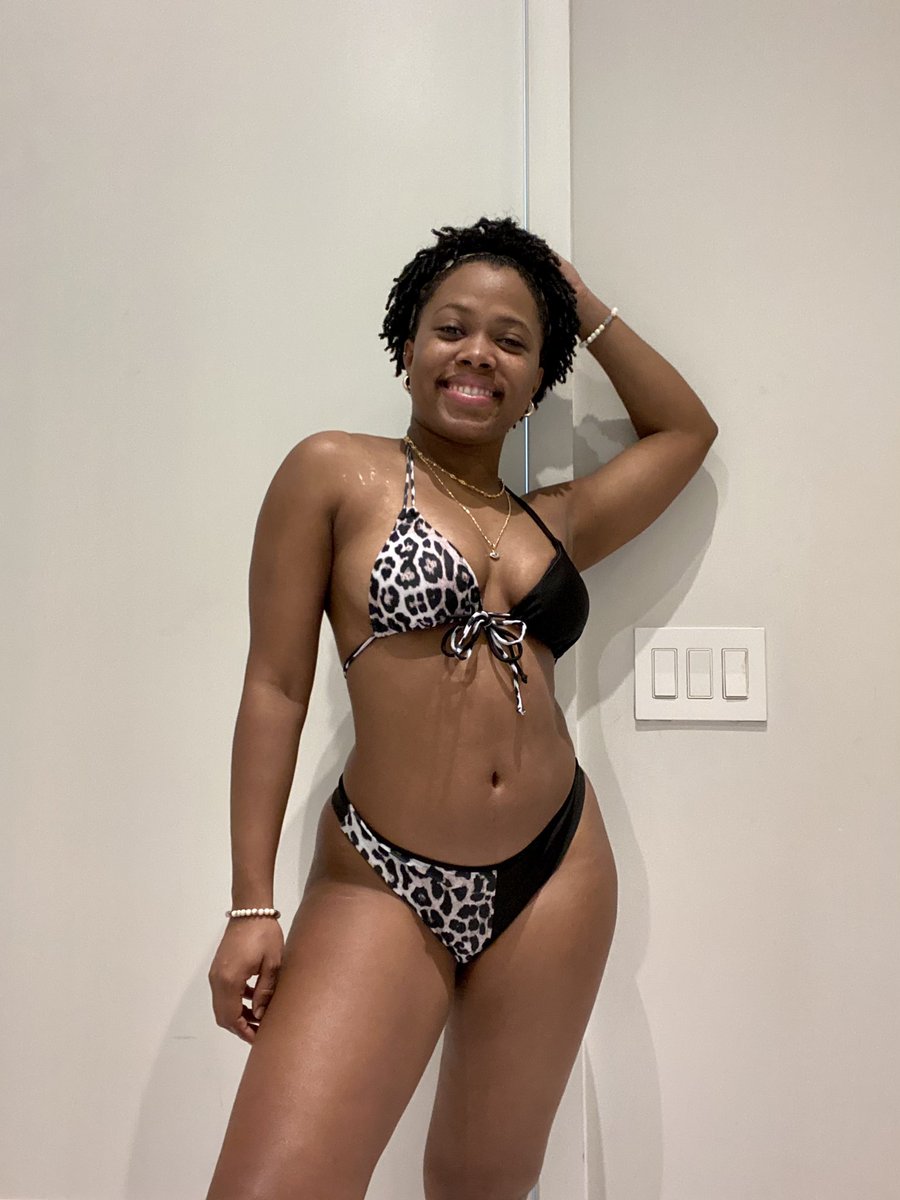 Dodo3lz's tweet photo. I honestly wouldn’t mind living in a swimsuit 😁 https://t.co/jyJE13xvZH