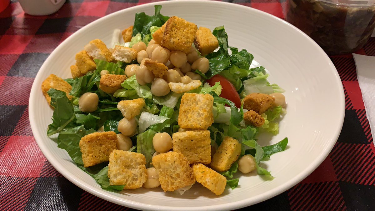 Beach_Buddhaa's tweet photo. Salad for Dinner #hearthealthy https://t.co/CWR3RFI2xB