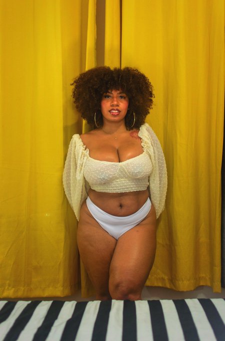 She&rsquo;s just like honey really sweet ✨ https://t.co/4oCspQku7i