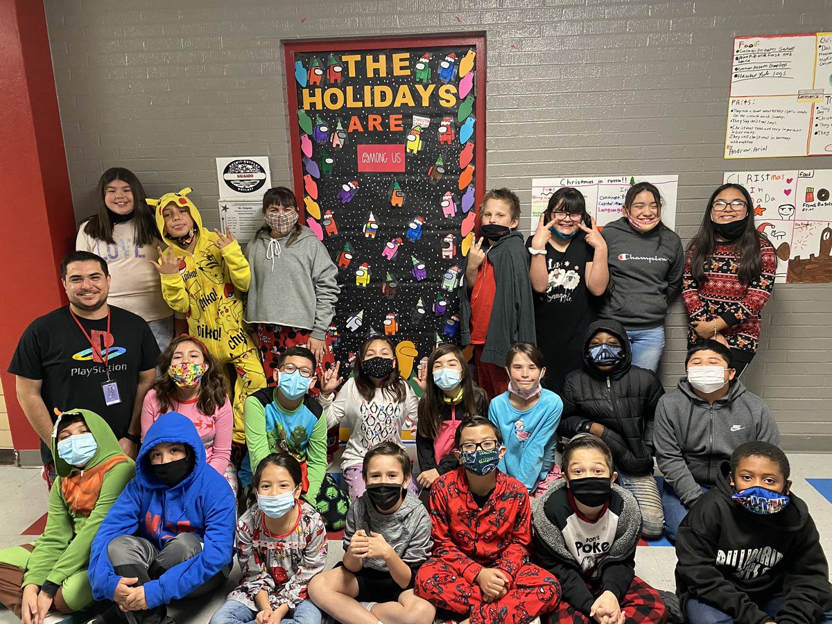 SalgadoE09's tweet photo. Christmas Party was a success! #5thGrade #BlackshearBobcats https://t.co/5Rs3pQFKvp