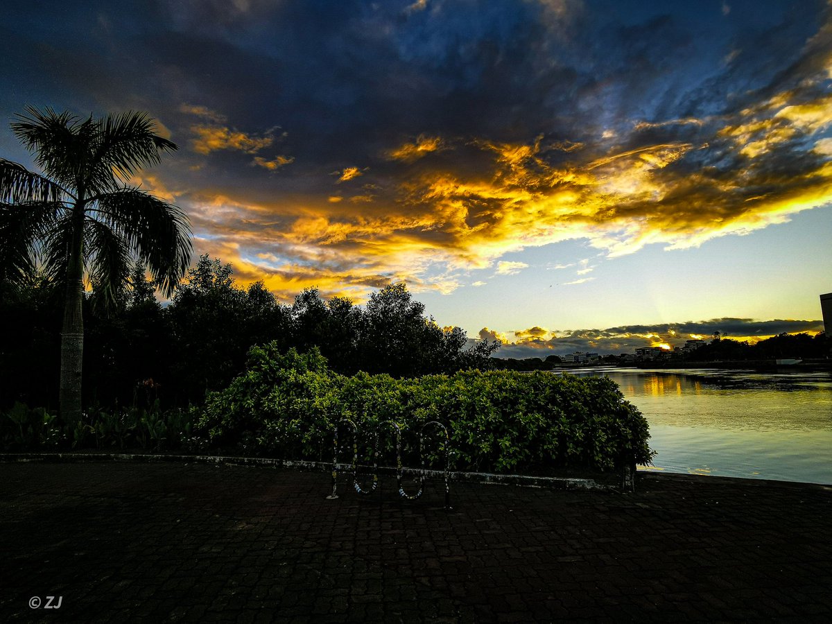 Dudeizir's tweet photo. βIf I should capture the most beautiful sunrise, only then, will I stop capturing them.β
- Danikelii
#SunriseSeries https://t.co/7yoZMdyD1q