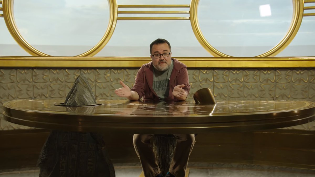 Drat, this would have been a good shot of the desk to reference, from  @pablohidalgo 's "Be-Han the Scenes" segment on The  @StarWarsShow !15/15