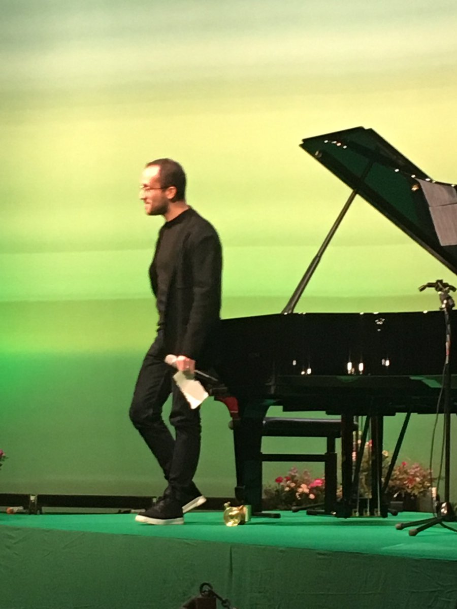 peter_simone's tweet photo. Schön, den tollen @igorpianist im @heutejournal zu sehen und zu hören. Die Ode an die Freude hat er als Ode an die Freiheit auch auf der #bdk18 gespielt. Immer wieder ein Ohren- und Augenschmaus. 😍 #Beethoven250 @ClausKleber https://t.co/CAObWghCPW