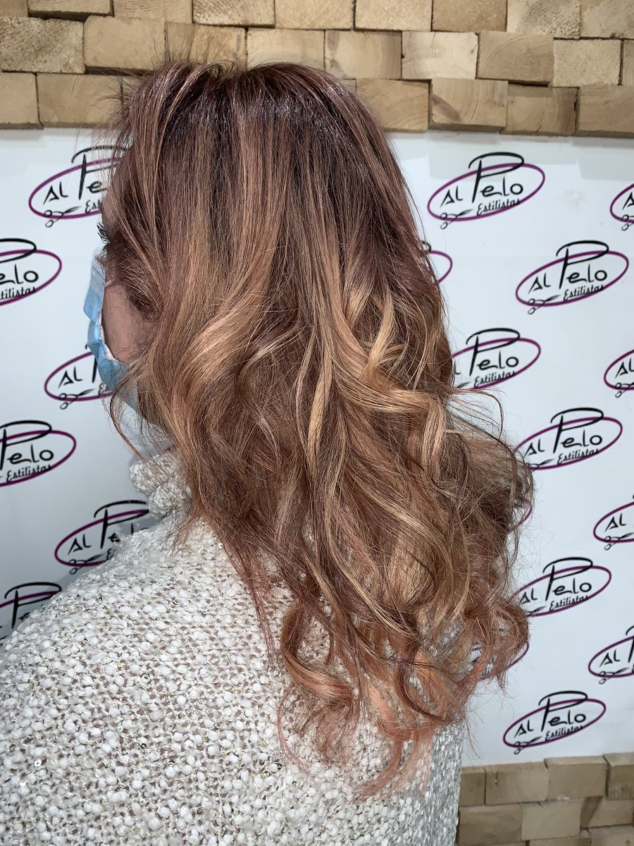 Al_Pelo_'s tweet photo. Cambio radical. Mechas balayange color coral.
#mechasbalayage #alpeloestilistas #peluqueriasanvicente #coloresfantasia #colormania #mastercolorist 
📲865643449 https://t.co/taR30zXA6m