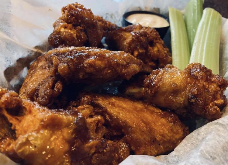 ShoreHouseTav's tweet photo. Here they are! This weeks features for your viewing pleasure. Maple bourbon wings and Cheddar broccoli shrimp flatbread. Try them now! https://t.co/zPSqZx5zBg