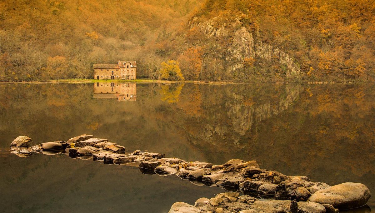 43Media's tweet photo. The Haute-Loire, captured by Joe 📸 https://t.co/vxty0QVEmA