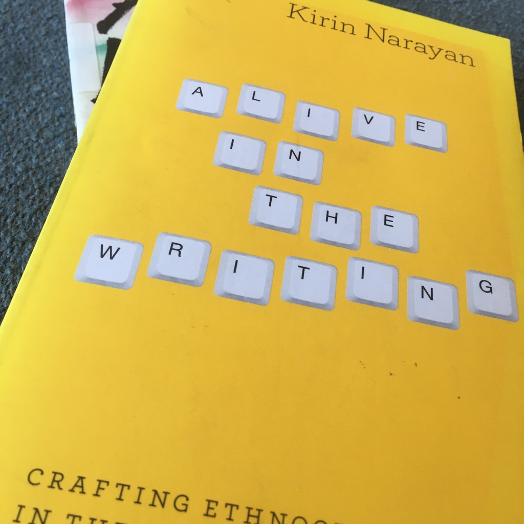 InkWellRetreats's tweet image. This book is a strange but successful combination of writing prompts, literary analysis (Checkhov), and ethnographic method, all bound together to show scholars how to write more compelling prose, regardless of your field.  #swoon #thenwrite