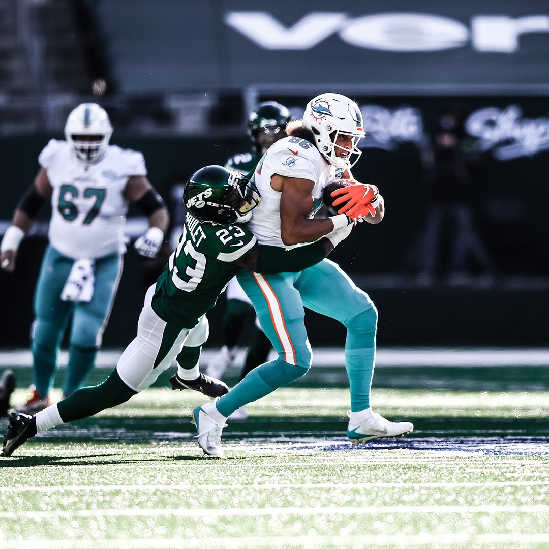 *DJ Khaled Voice* Another One! 

Retweet for your chance to win both a signed football and game-worn gloves!

#ProBowlVote + #MackHollins