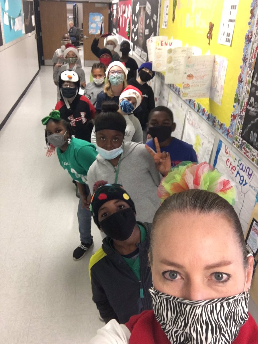 RobertsMDegan's tweet photo. 11th day of crazy! But awesome warm drinks for the teachers. Thanks #Degansoco #wearedegan https://t.co/tGaDrRIHie