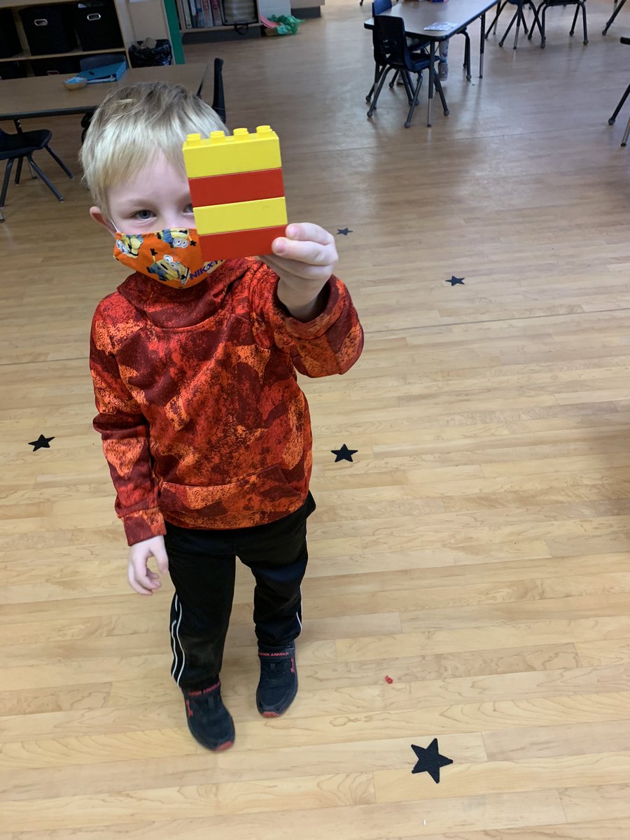 Dancer_2881's tweet photo. Today we worked on pattering various ways using snowflakes. Size and colour were the attributes we identified we were using. Brooklyn and Nikxyn noticed patterns in their Duplo structures. “It’s a Christmas colour pattern!” Brooklyn https://t.co/10I6rLbvXk