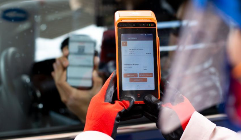 GrupoT21's tweet photo. 🚛 EASX, la solución que permite a dueños de flotas gestionar su consumo de combustible y recargar sin tener contacto físico con alguien. https://t.co/1m1WTzHu8Z

Por @XanathLastiri #GrupoT21 #Terrestre #EASX #CRE #Combustibles #ConsumoDeCombustible #GulfMéxico https://t.co/kdl9g20ZAO