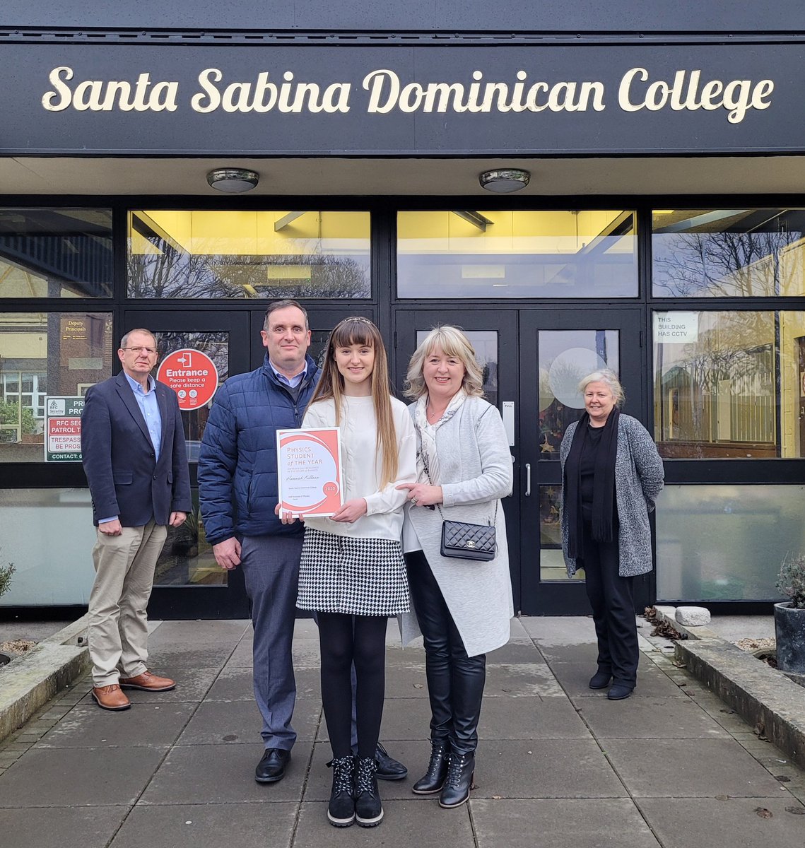 santasabina_ie's tweet photo. Congratulations to @killeen_hannah, the Class of 2020, who this week received the Santa Sabina Institute of Physics Student of the Year Award 2020
@IOP_Ireland
@PhysicsNews
@TCD_Science
@PhysicsIreland
@SciFest4STEM
@BTYSTE
@TCD_WaltonClub
@IrishSciTeach
@lecheiletrust https://t.co/bsUXB3nStP