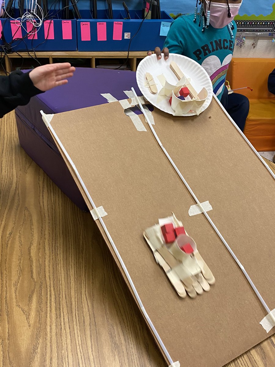 MrsB_MBES's tweet photo. Some Grinch inspired sleds today. How many “packages” could your sled hold? I was pretty amazed at the thoughtful and creative sleds from these first graders! @MBESprincipal @DrParhamFCS @MedlockBridgeES https://t.co/HHRasFWdIx