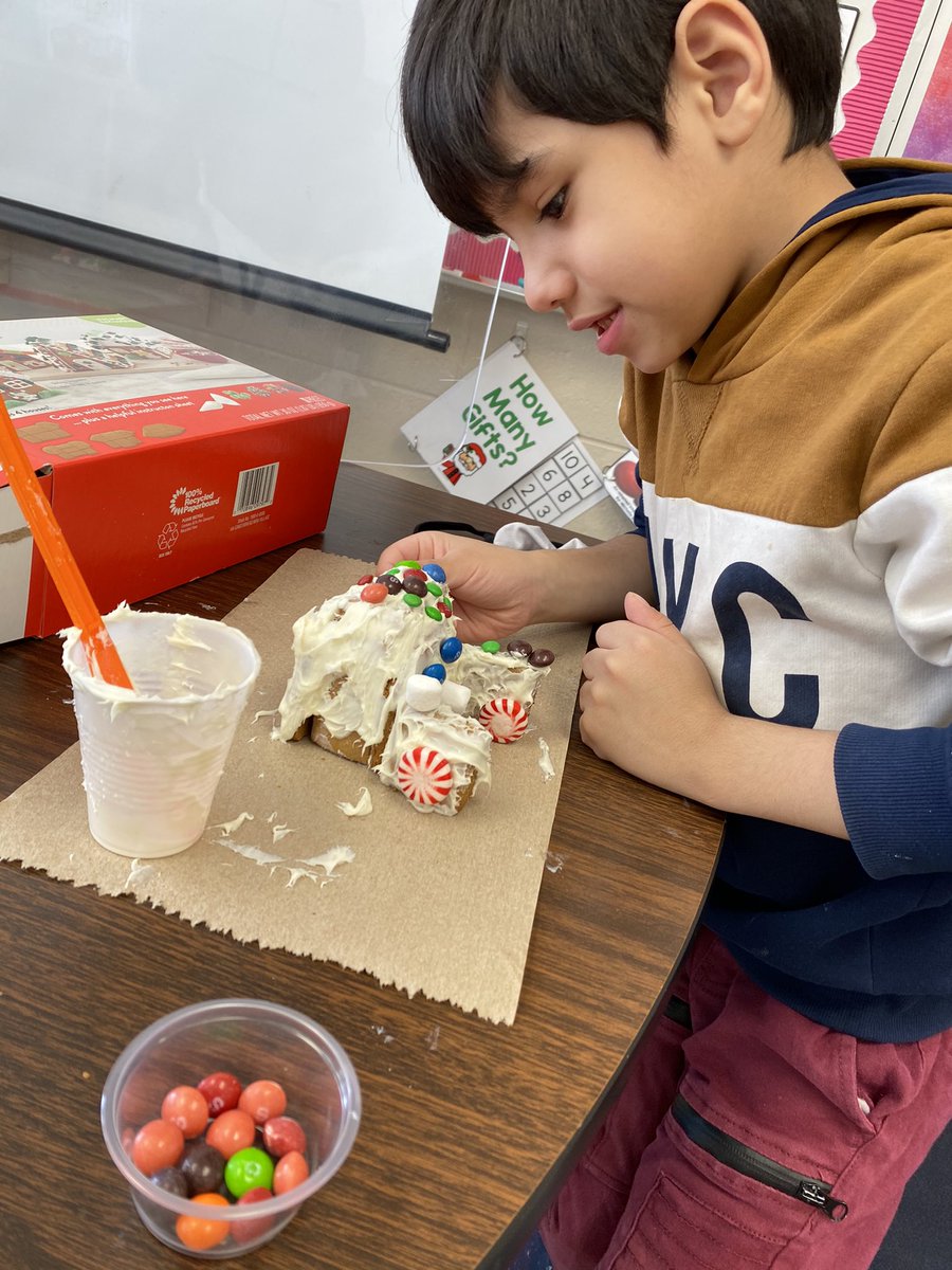 haleyfreeman22's tweet image. Gingerbread Day (Part 3) - Last, we constructed and decorated gingerbread houses. @NISDGlenoaks #LifeInALE