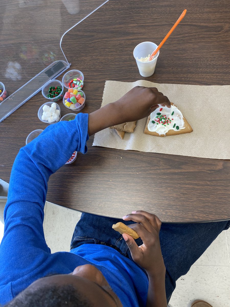 haleyfreeman22's tweet image. Gingerbread Day (Part 3) - Last, we constructed and decorated gingerbread houses. @NISDGlenoaks #LifeInALE
