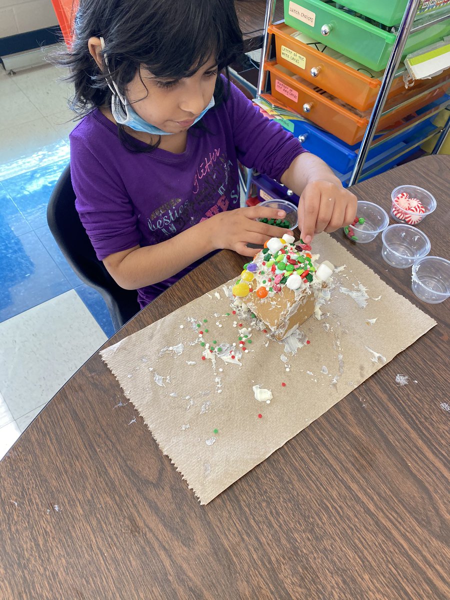 haleyfreeman22's tweet image. Gingerbread Day (Part 3) - Last, we constructed and decorated gingerbread houses. @NISDGlenoaks #LifeInALE