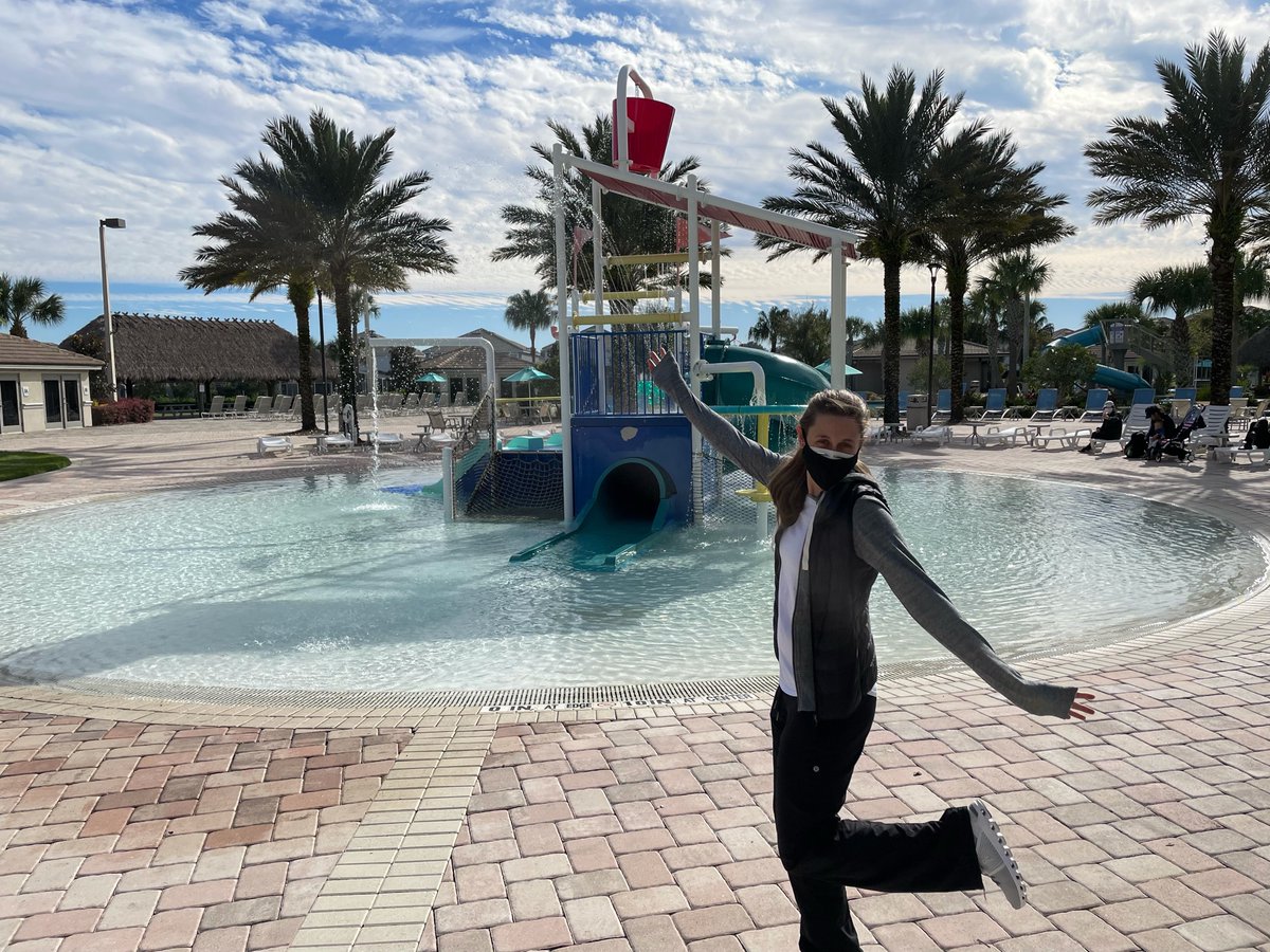 beckyjoy's tweet photo. I may not feel great every day, but today, Iโm feeling p good about the decision @searls and I made to move to a warmer, sunnier place. โ๏ธ ๐ค ๐ #helloorlando https://t.co/p5M0xPVa3t