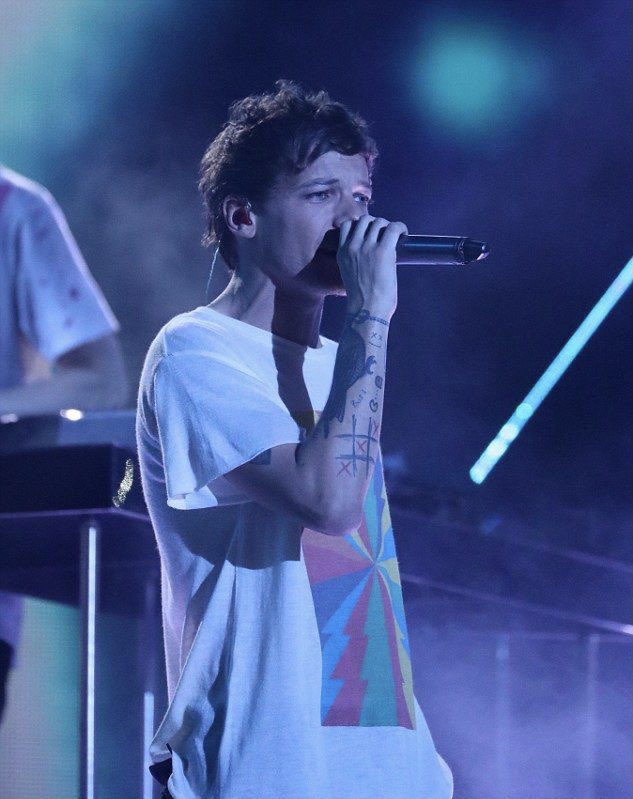 oftbxwalls's tweet photo. nosotrxs sabemos cuánto se lo merece 

I vote #Walls by #Louis_tomlinson for #AlbumoftheYear https://t.co/20Neog13zt