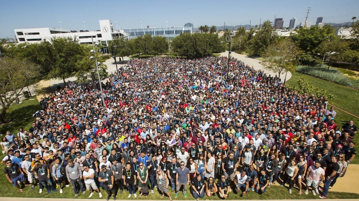 darrenculbreath's tweet photo. #RiotGames will buy next-gen consoles and give #10%bonus for #allemployees #VentureBeat https://t.co/Cl1n8Ay2ln @deantak https://t.co/r9bTaHsS7n