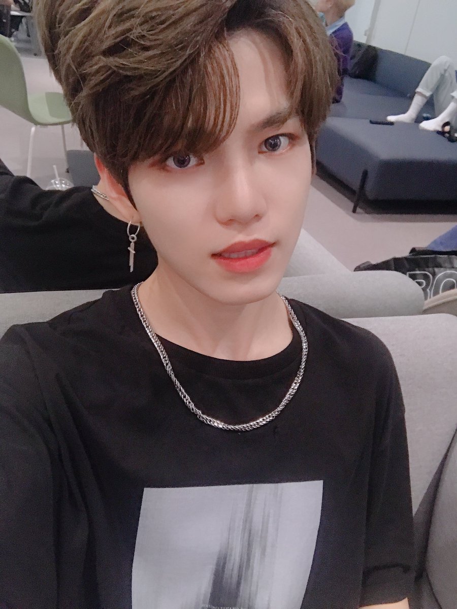vericrazy_'s tweet photo. ❛ 𝐋𝐞𝐭'𝐬 𝐬𝐡𝐨𝐰 𝐰𝐡𝐨 𝐰𝐞 𝐚𝐫𝐞 ! ( % ) verıcrαzч song updαte : dα̈mon's choıce. | #FirstStepWBeyond #TeamJOD

 [#DM_Playlist] No solo me ayuda mucho a relajarme, esta canción me hace realmente sentir bien, ¿la han escuchado ya? Deben agregarla a su playlist. !¡ https://t.co/tsbFHeKmgE