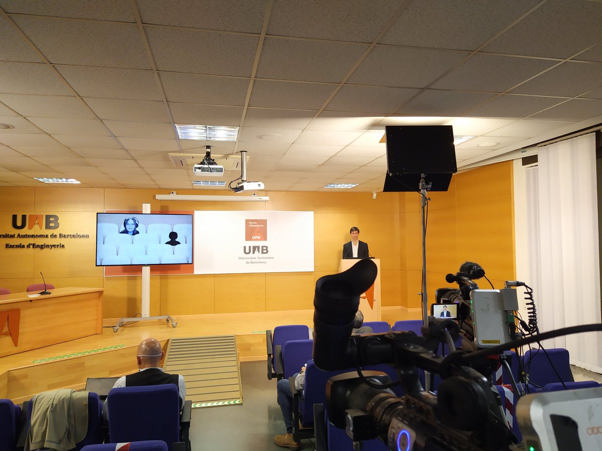 TotAccio's tweet photo. Primer acte de graduació online de la @UABBarcelona a @EnginyeriaUAB. https://t.co/B1w9QlpviF