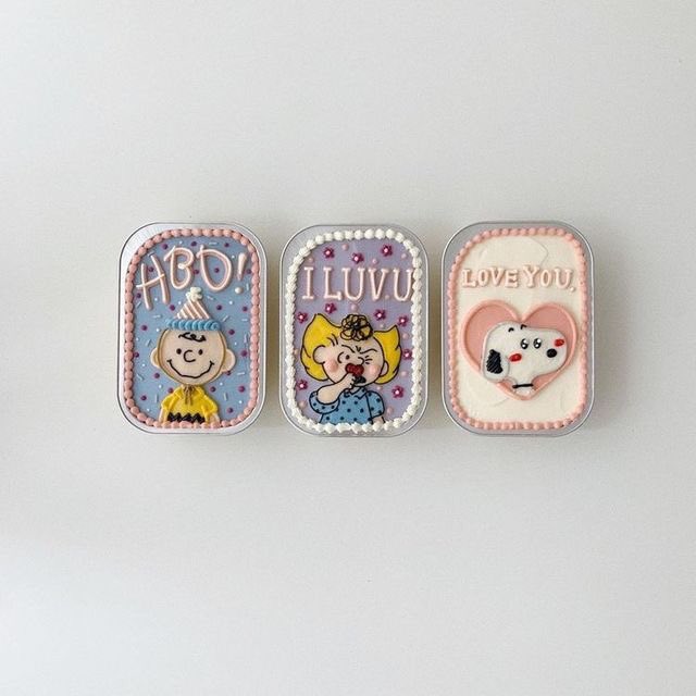 —Le manda una tarjeta para felicitarla por su cumpleaños con unos pasteles— 

@JessicaHo_B