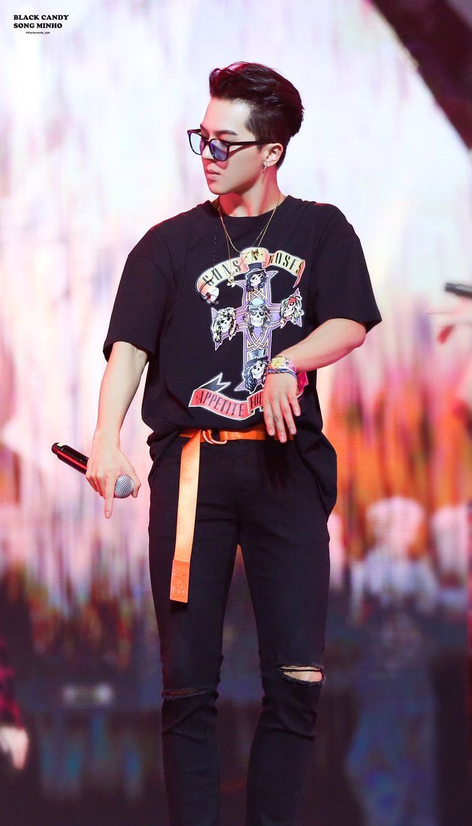 KpopMetal's tweet photo. Mino from WINNER wants to take a trip down to Paradise City apparently. #Kpop  #WINNER #GunsNRoses #MINO https://t.co/pMHO3bQc8n