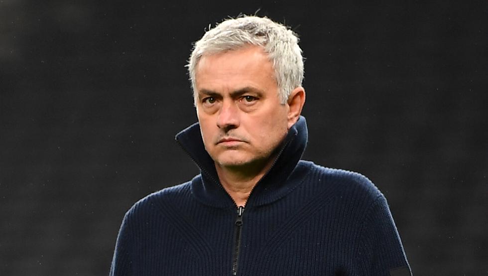 elchiringuitotv's tweet photo. 🚨¡Uffffff!🚨 MOURINHO ha LLAMADO a un JUGADOR del Real MADRID. #Inda lo desvela a las 0:01h en #ElChiringuitoDeMega https://t.co/MMhULye0C9