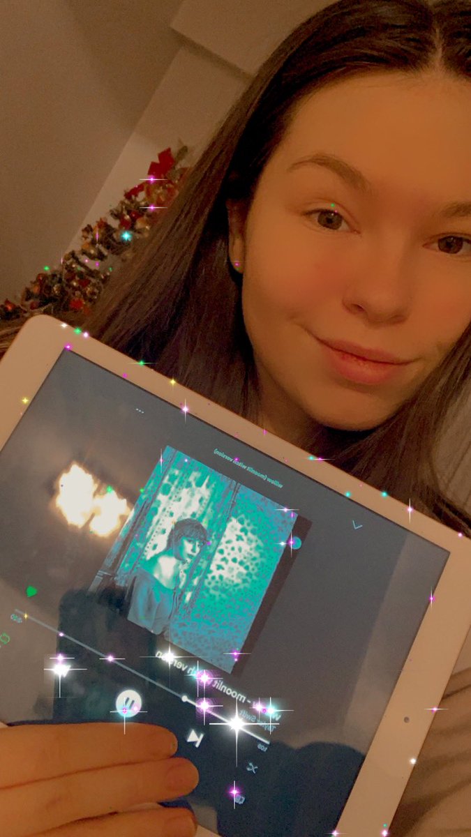 iamhaunted13's tweet photo. @taylornation13 hiii TN!!! this is me saying hey :D and listening to my favorite version of #willow #willowversions @taylornation13 https://t.co/jZQvlegwni
