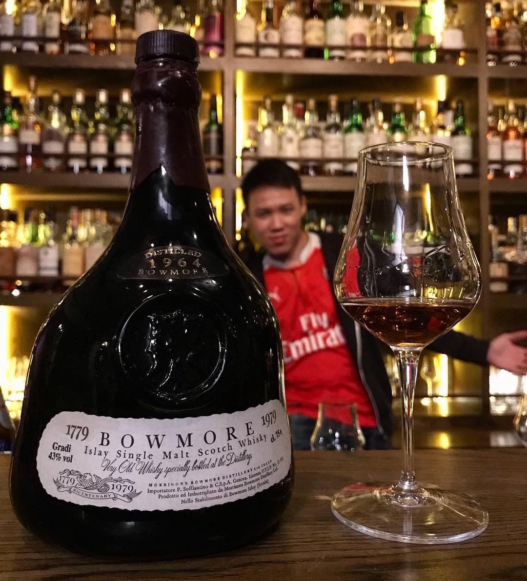 6. Bowmore Bicentenary 1964 (Soffiantino import)60s was peak Bowmore (and it'll occupy many slots in the 100). The bicens, through their multiple versions, harmonized big tropical fruit flavours, aromatic sherry (bitter/spiced?) and earthy medicinal and coastal elements.