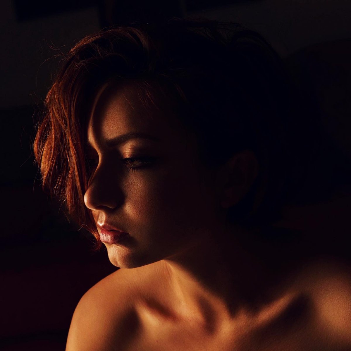 MaeganAlysPhoto's tweet photo. A little self portrait action ✨
. #advancedselfie #selfportraitphotography #shadowplay #longbeachcalifornia #ocphotographer #laphotographer #losangelesphotography #portraitpage #portraitstudy #heydarling #collectivetrend #wickedports #portraithood #the_unknownmag https://t.co/s9bbHsxVfS