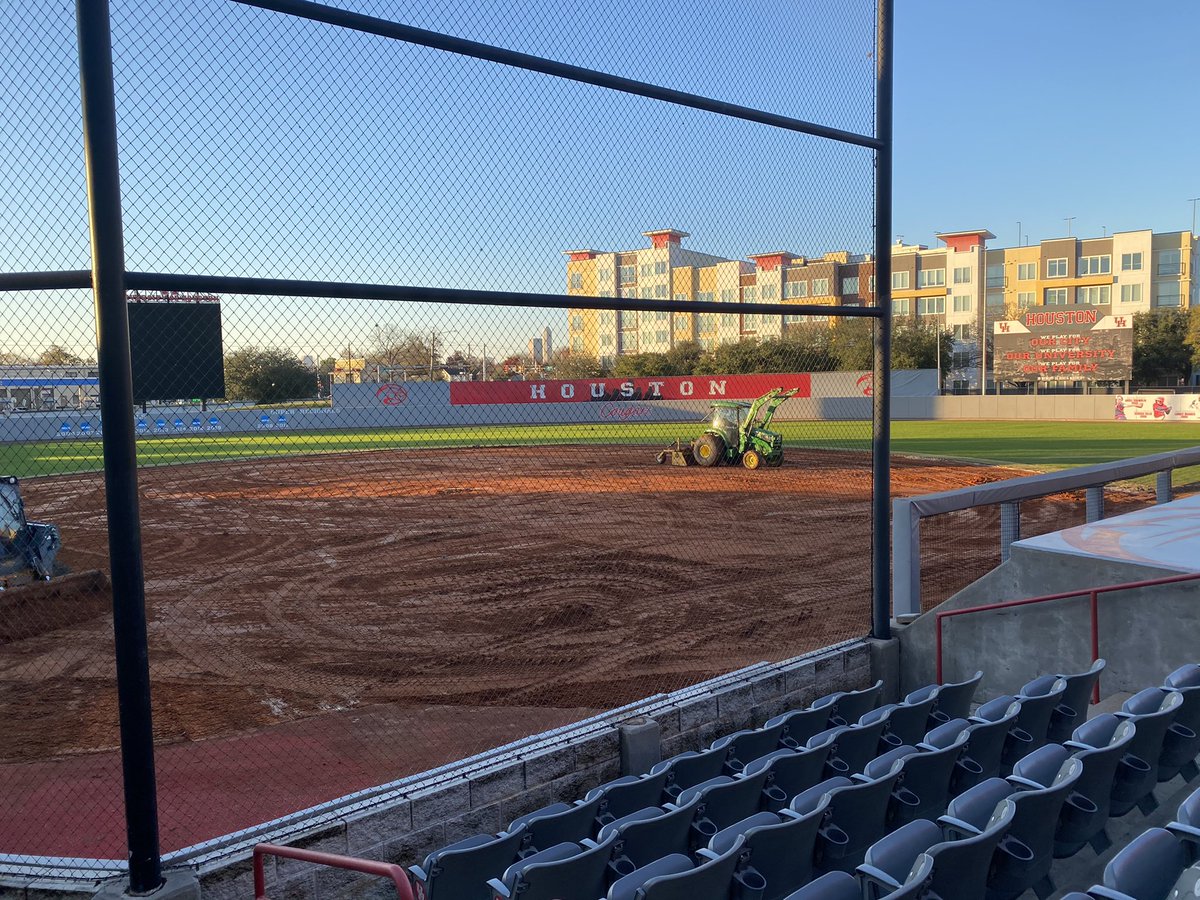 UHCougarTurf's tweet photo. Day 4! The moment we’ve been waiting for... @DuraEdge is on the field. @CTFieldscapes coming through clutch this week. #GoCoogs https://t.co/pVYBibNeES