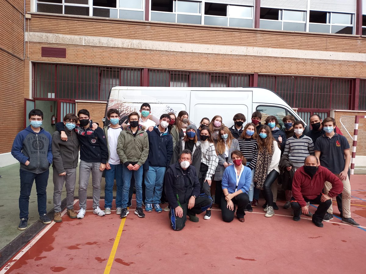 Todo nuestro reconocimiento y gratitud al @redes_paraiso , por su inmensa generosidad, al todo el equipo de Pastoral, Marina,  Beatriz gracias por tratarnos con tanto cariño .

Por tercer año consecutivo hemos recogido los artículos donados por las familias del colegio.