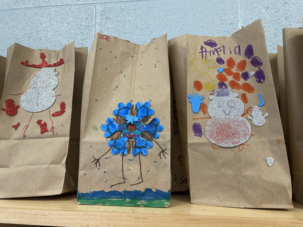 mslupoteaches's tweet photo. Hand wrapped with love for our wonderful families! ๐ฒโค๏ธ๐๐ #gandyfdk https://t.co/k6ZZSnhRTl