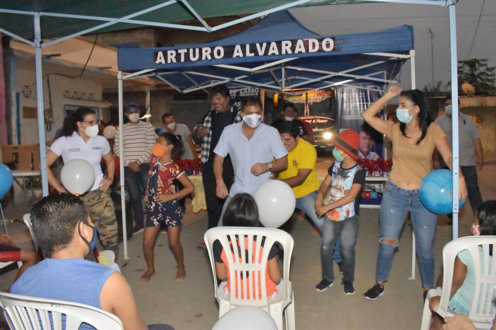 aalvarado_21's tweet photo. Emocionado y agradecido al compartir con los amigos de la Cdla. #GaryEsparza, hombres, mujeres y niños, ciudadanos anhelantes de CAMBIO.

Vamos a trabajar por ustedes, por una mejor provincia.

#CapacidadParaCambiar https://t.co/IpTYiaTzJS
