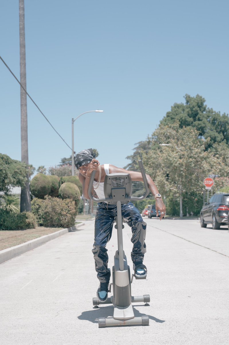 antoinefougere's tweet image. Over the summer, I got the opportunity to photograph @6LACK for Wave magazine.