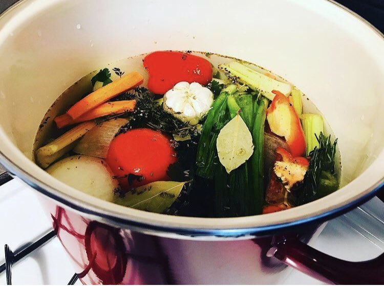 Diiimeco's tweet photo. Snow day vibes! #Ricotta and #Parmesan sprinkle sprinkle like the #flurries coming down outside! #Spaghetti #vegetarian #usewhatyouhave #nowaste #scalfani #forkandspoon 🍝🥰 https://t.co/W0MDCTE4qQ
