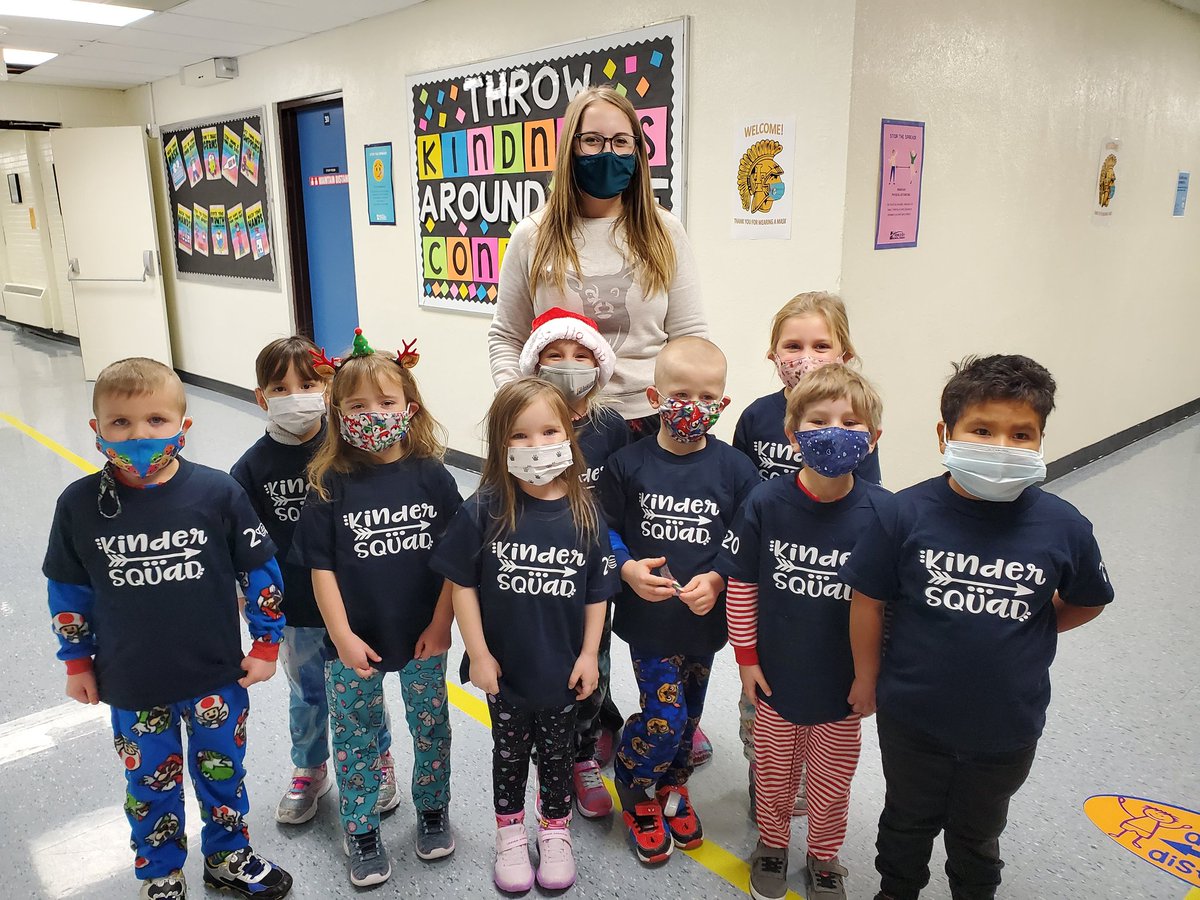 Kaylaonu's tweet photo. Today was the best last day with our #KinderSquad at #ItunaSchool! So much excitement for the kids to open up their present from me! 🥰 Merry Christmas from #Kindergarten https://t.co/k7dpyeglP6